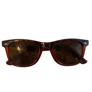 Woman’s Cheetah Acrylic‎ Sunglasses